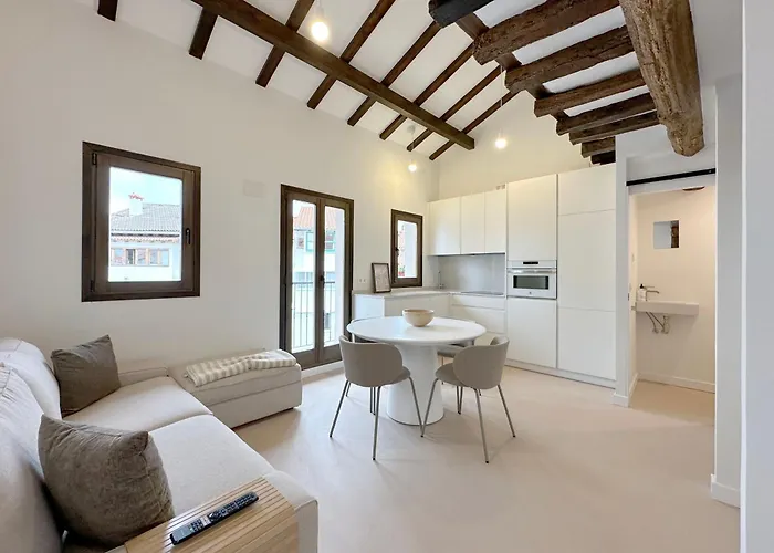Apartamentos Duplex En El Puerto Frente A La Iglesia De Santa Maria